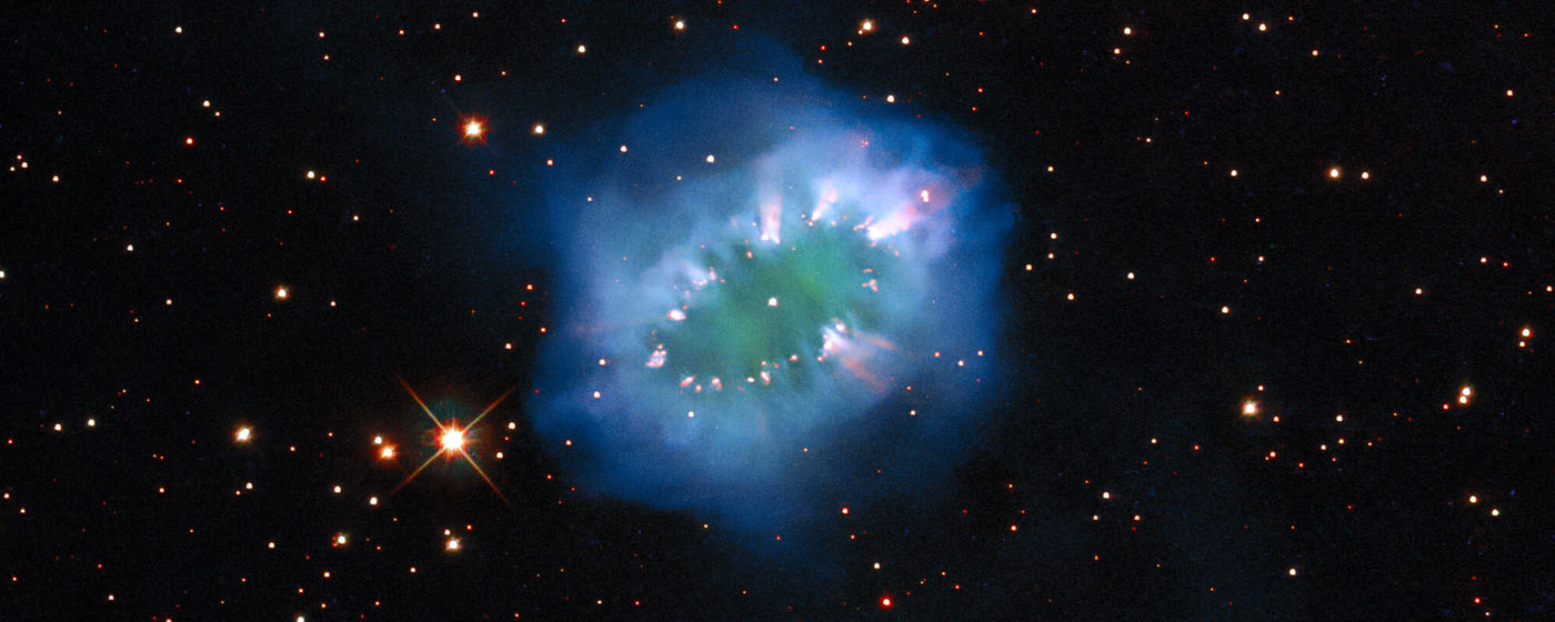 Hubble Views a Dazzling Cosmic Necklace