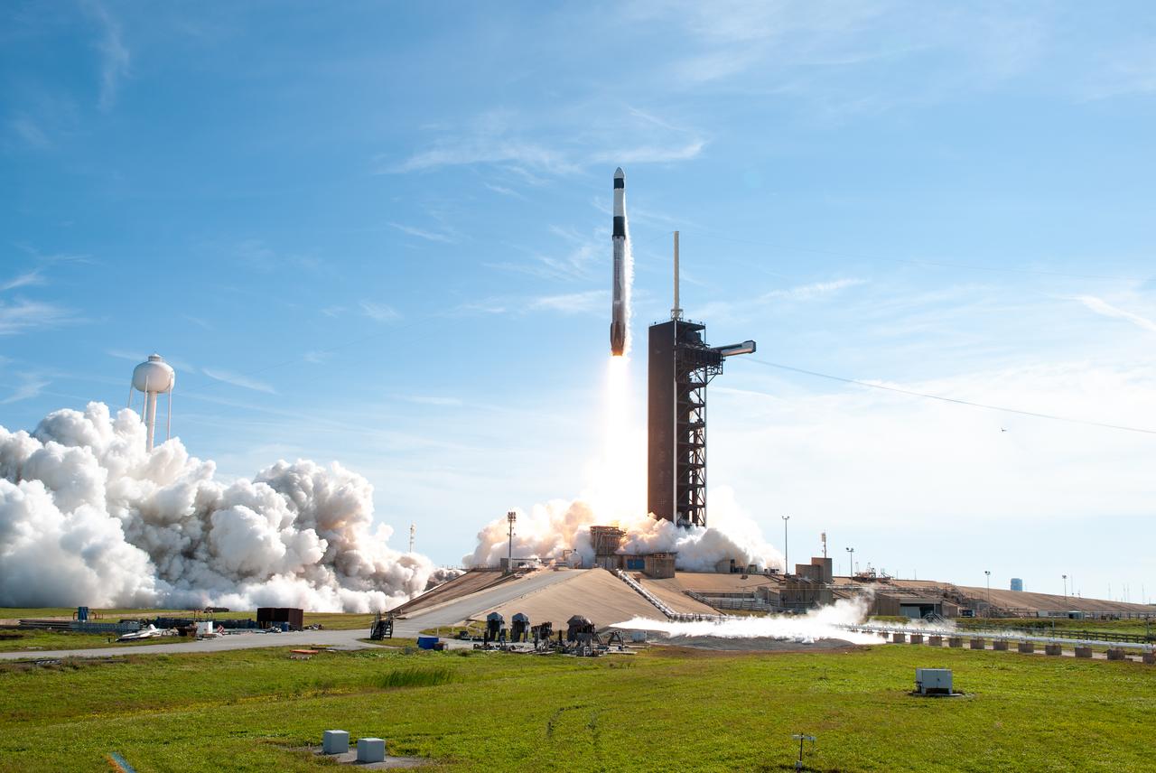 A SpaceX Falcon 9 rocket lifts off from Launch Complex 39A at Kennedy Space Center in Florida at 11:17 a.m. EST on Dec. 6, 2020.