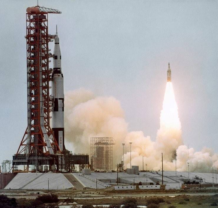 saturn_500f_12_on_pad_39a_with_titan_iiic_launch_in_background_jun_16_1966