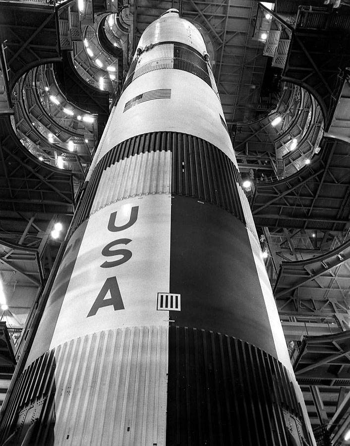 saturn_500f_20_apollo_4_saturn_501_in_vab_before_repainting