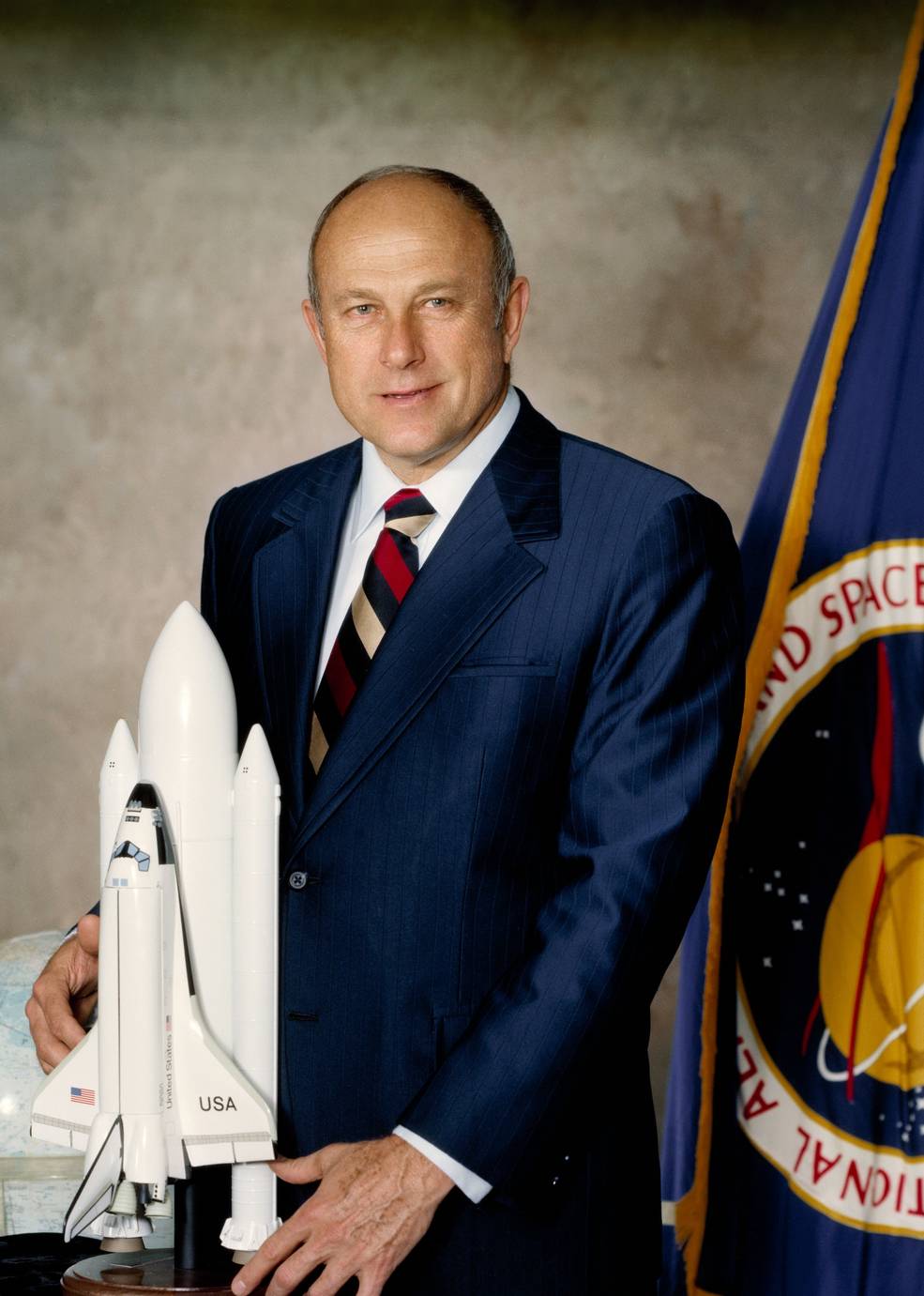 sts_1_postflight_16_thompsob_protrait