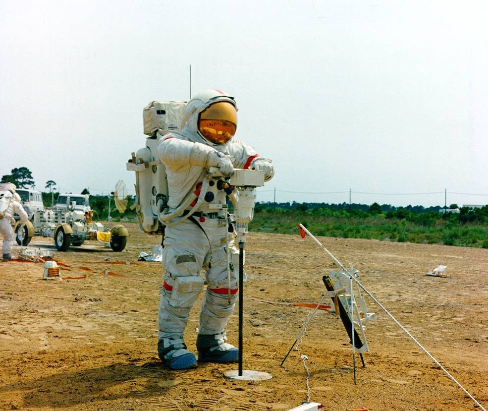 apollo_15_l-1_month_2_scott_practicing_w_lunar_drill_may_27_1971