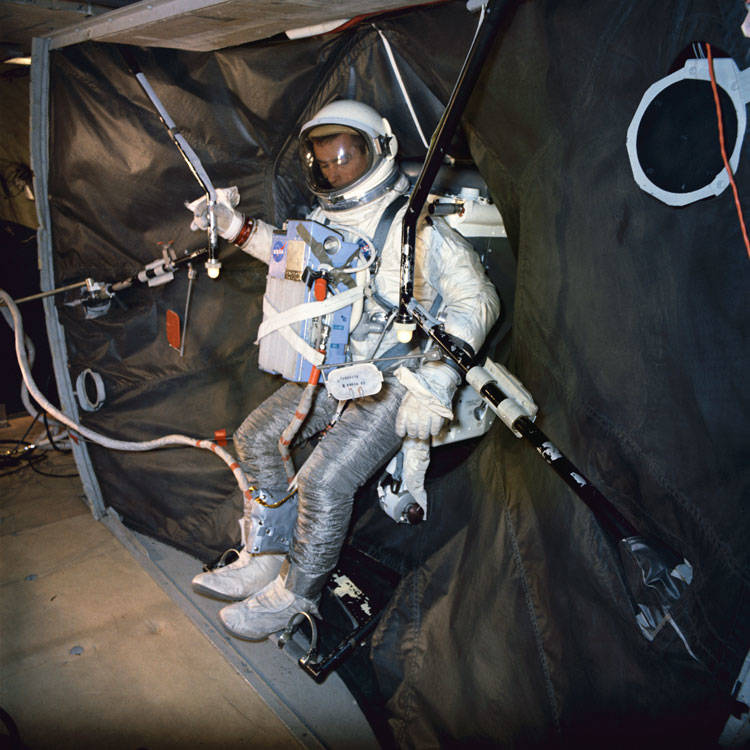 gemini_ix_5_cernan_training_on_amu_may_3_1966