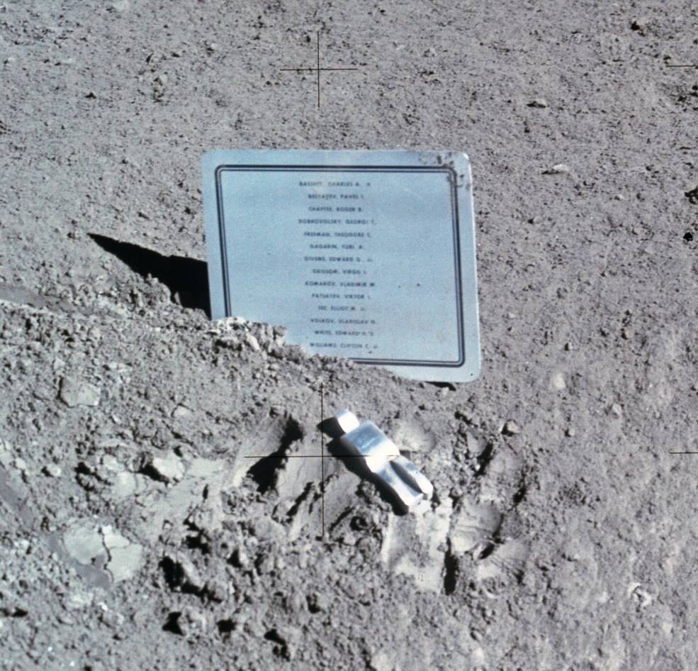 soyuz_11_crew_25_apollo_15_fallen_astronaut_memorial