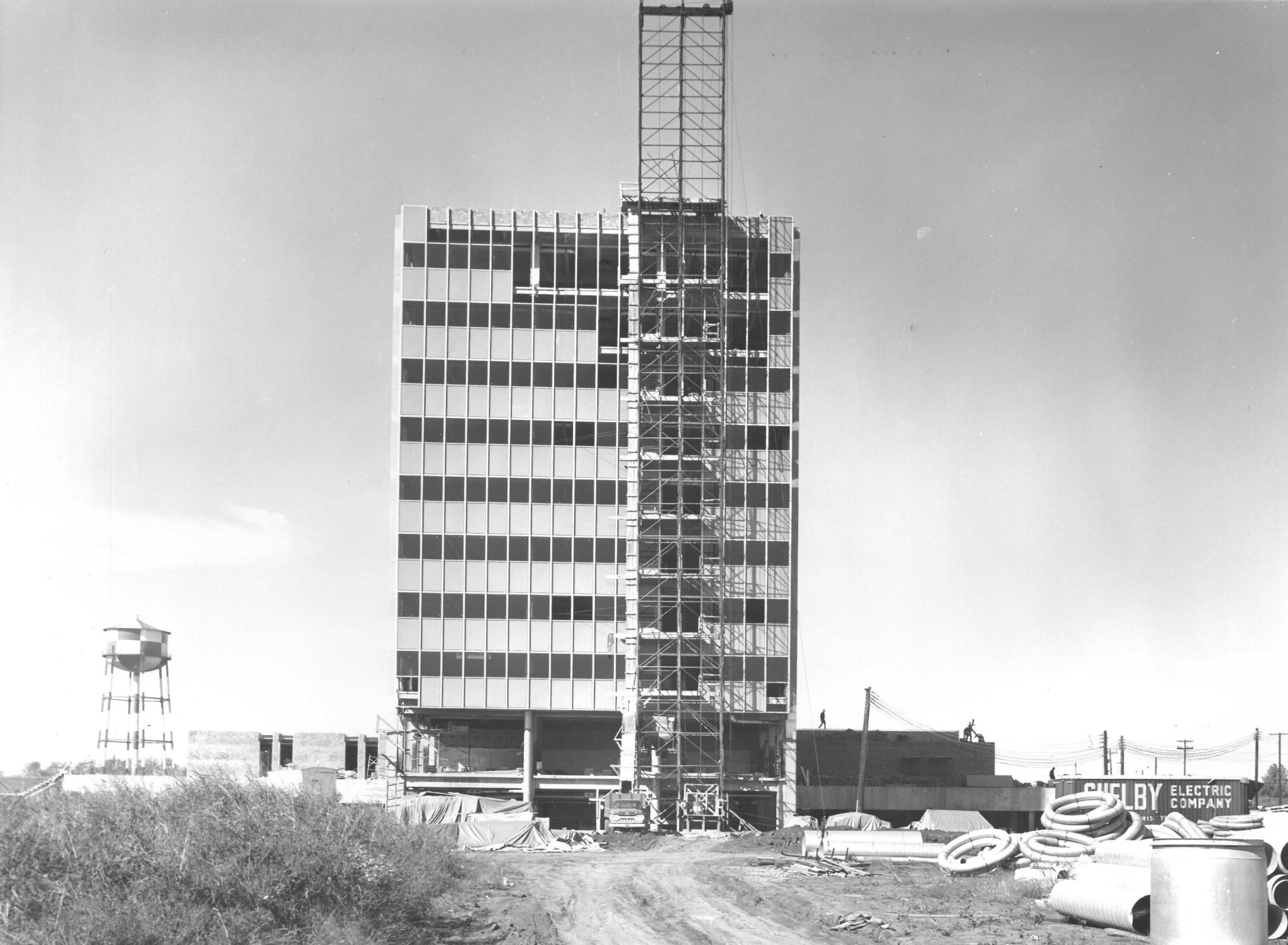 Construction teams erect Building 4200 on Redstone Arsenal in Huntsville, Alabama, the future site of administrative offices for NASA’s Marshall Space Flight Center. 