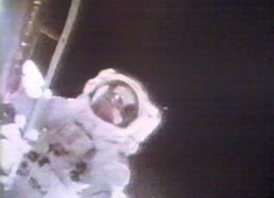 apollo_15_moon_landing_12_irwin_stepping_on_moon_eva1