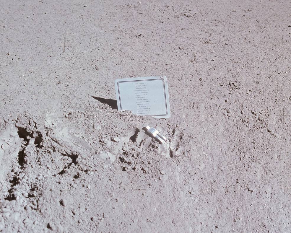 apollo_15_moon_landing_32_eva3_astronaut_memorial
