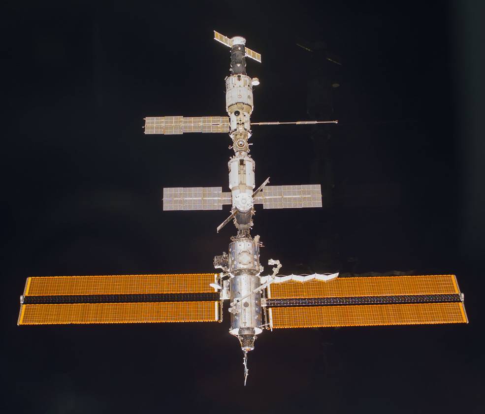 iss20_sts_104_11_iss_on_approach