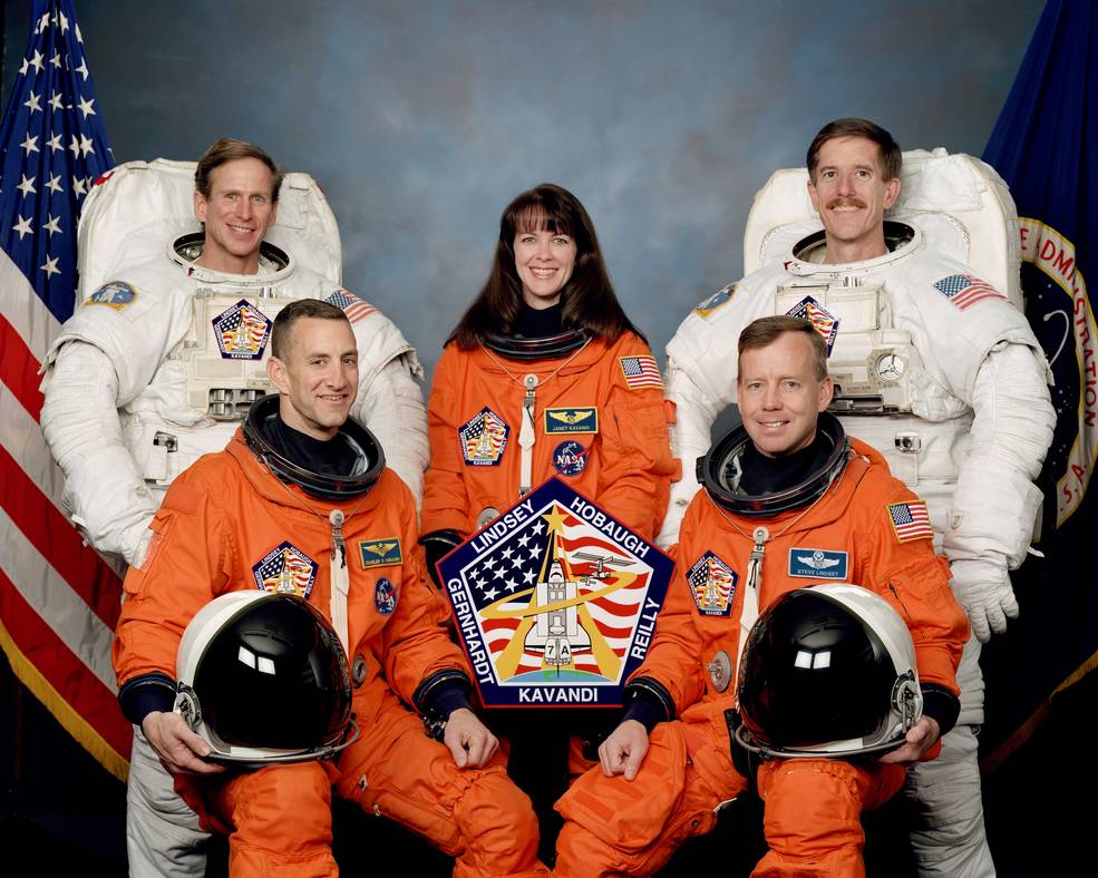 iss20_sts_104_9_crew_photo