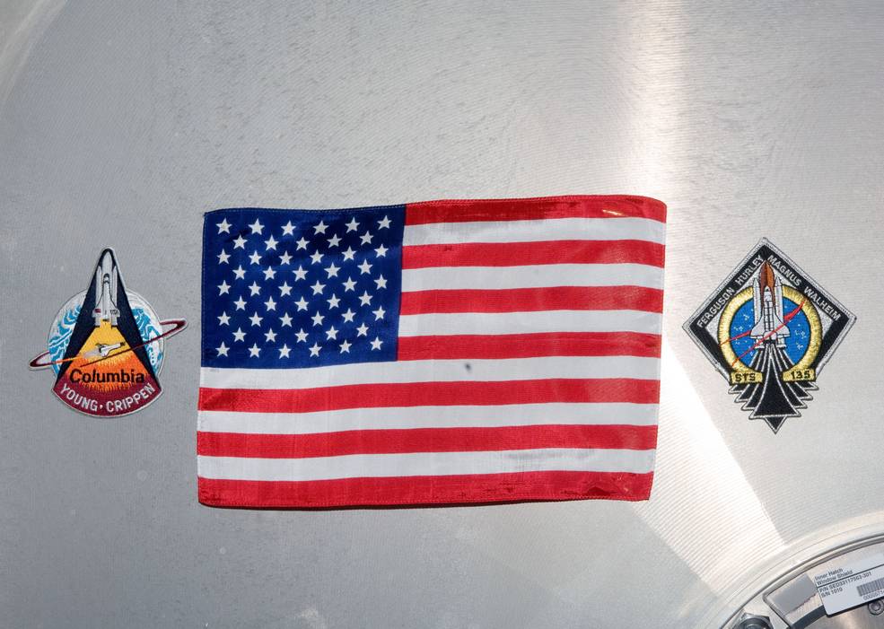 sts_135_11_us_flag_closeup_jul_18_2011