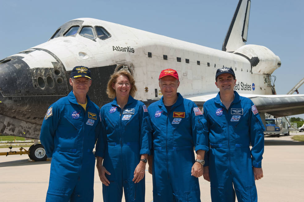 sts_135_15_crew_w_atlantis_post_landing