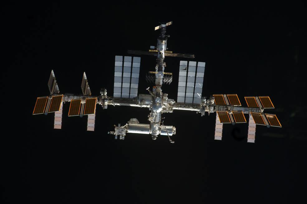 sts_135_5_iss_during_approach