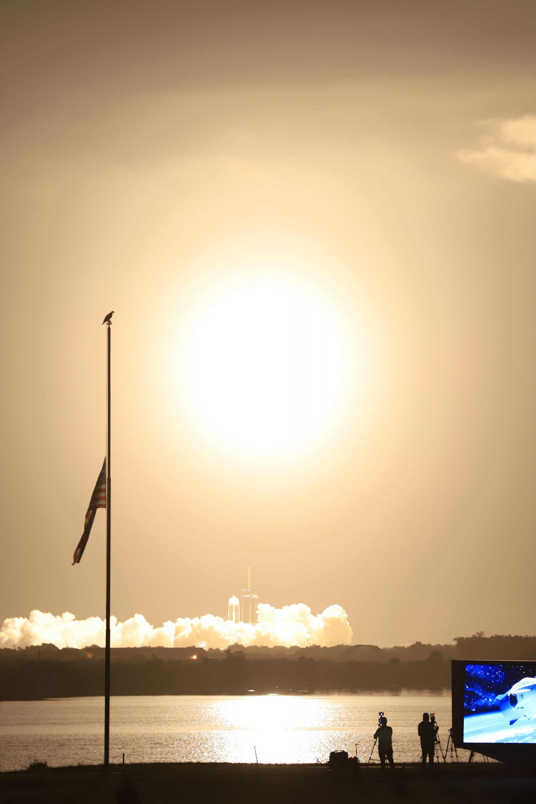 CRS-23 launch from Kennedy Space Center
