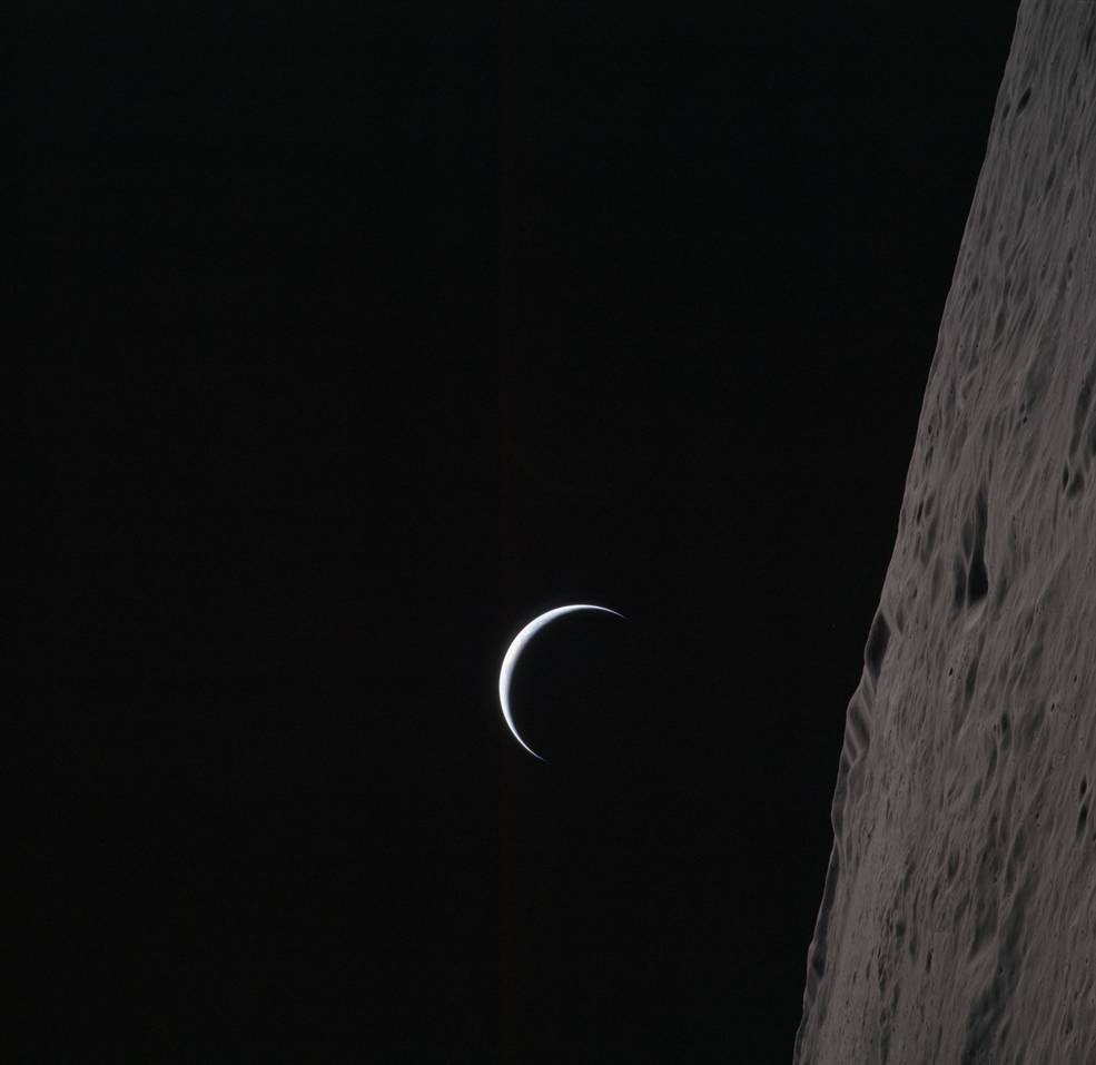 apollo_15_return_to_earth_20_earthrise