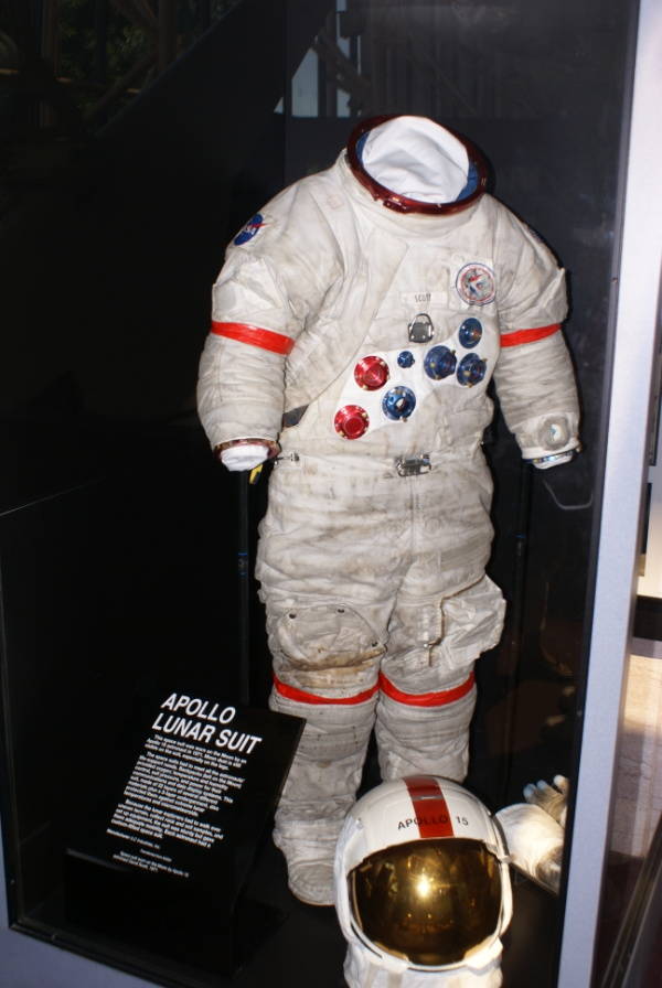 apollo_15_return_to_houston_18_scott_emu_at_nasm_heroicrelics