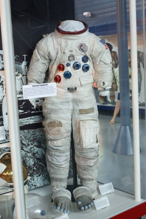 apollo_15_return_to_houston_19_irwin_emu_nasm_hazy_heroicrelics