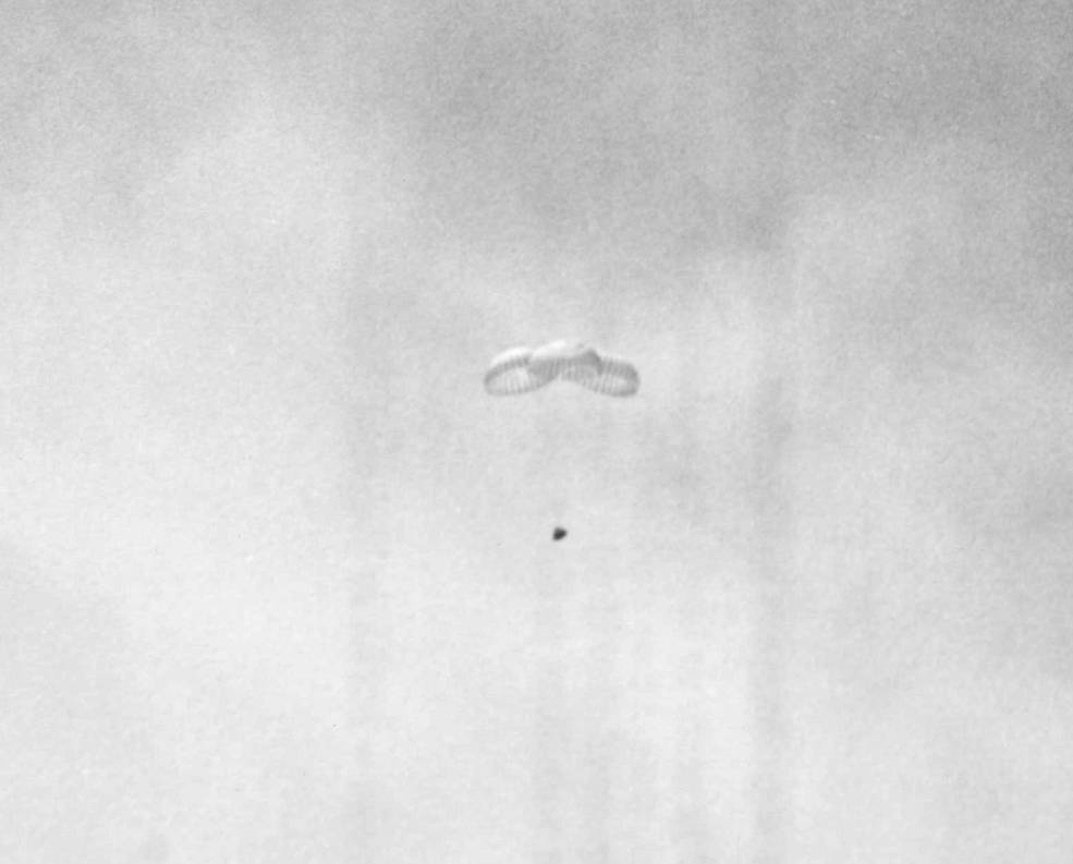 apollo_15_splashdown_3_three_mains_from_helo