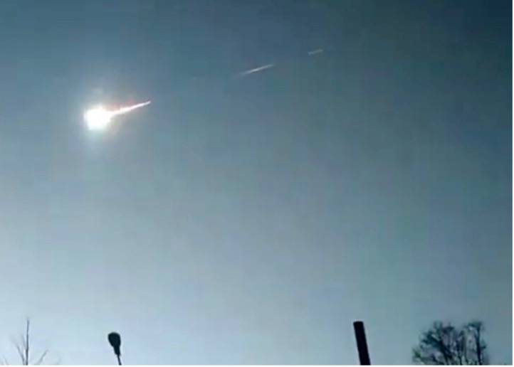 A bolide is seen in the sky over Krasnoyarsk