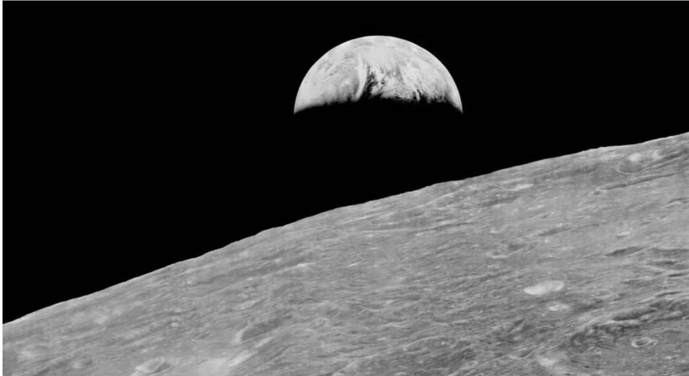 lunar_orbiter_1_launch_8_earthrise_loirp_restored_image