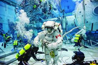 Astronaut neutral buoyancy training. 