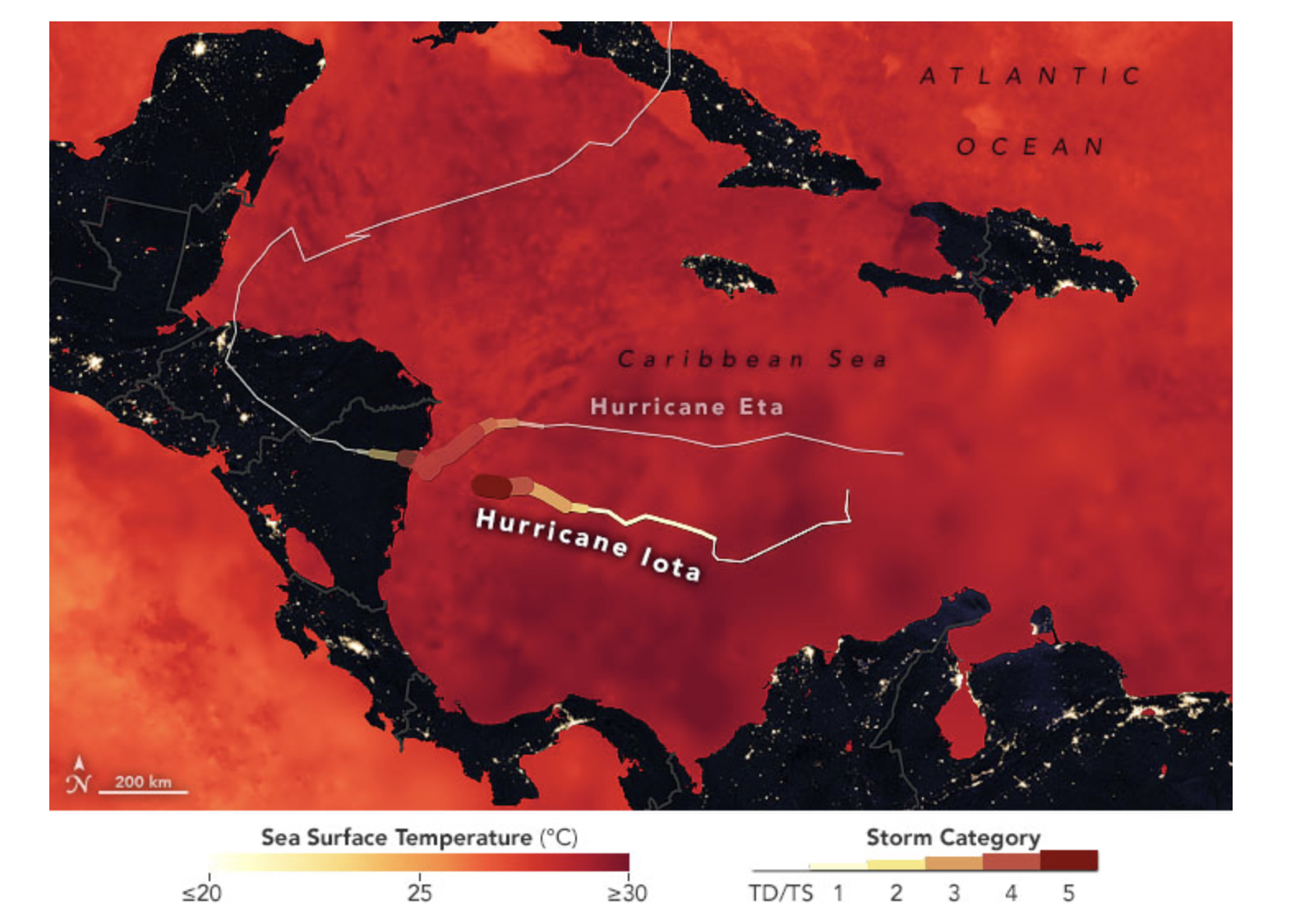 El mapa de arriba muestra las trayectorias del huracán Iota y del huracán Eta sobreimpuestas en un mapa de las temperaturas de la superficie del Mar Caribe y el Golfo de México, tal y como se midieron el 15 de noviembre de 2020. 