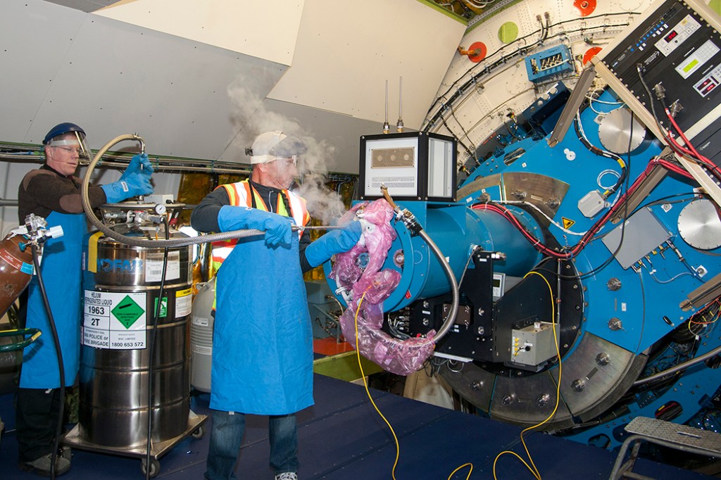 Technicians fill SOFIA?s instrument with liquid nitrogen and helium to keep the detectors cold.
