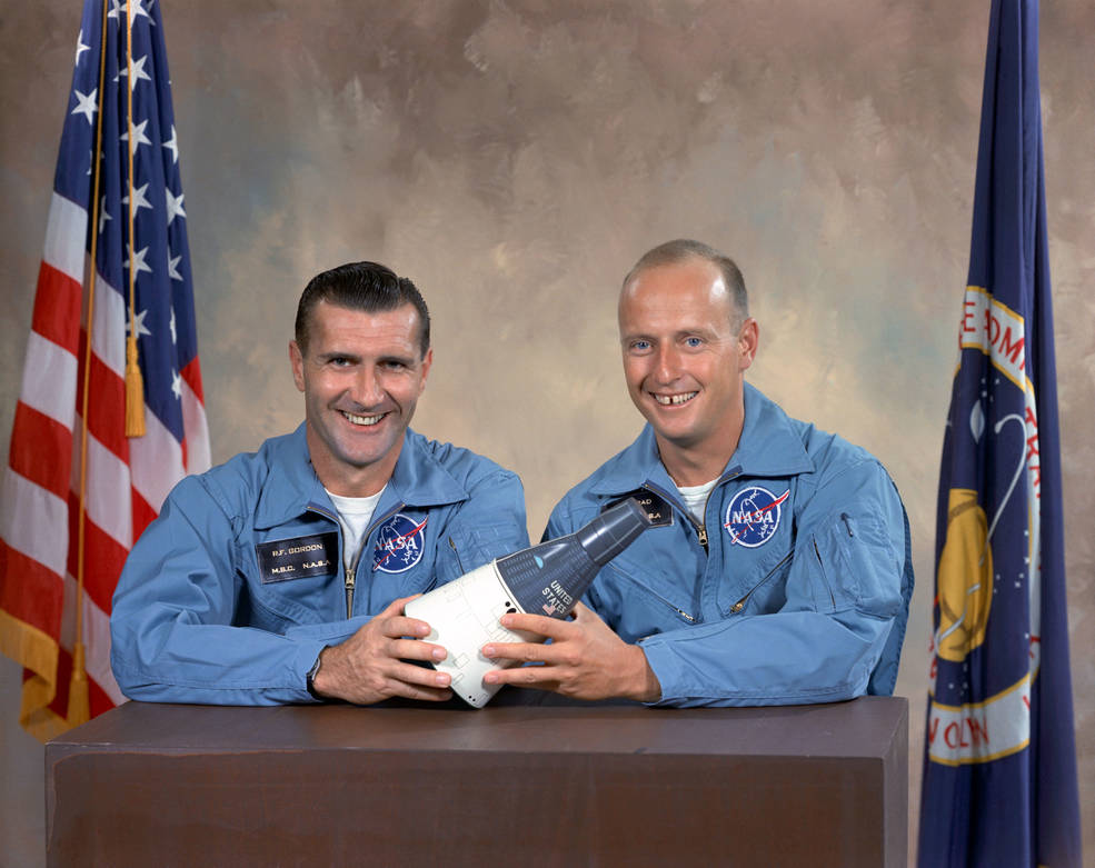 Dick Gordon and Pete Conrad pose for a Gemini XI crew photo