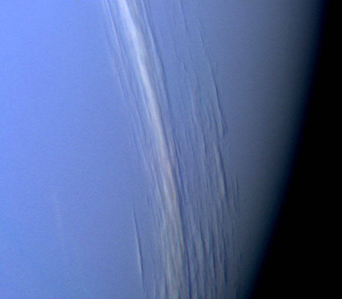 voyager_2_neptune_high_altitude_clouds