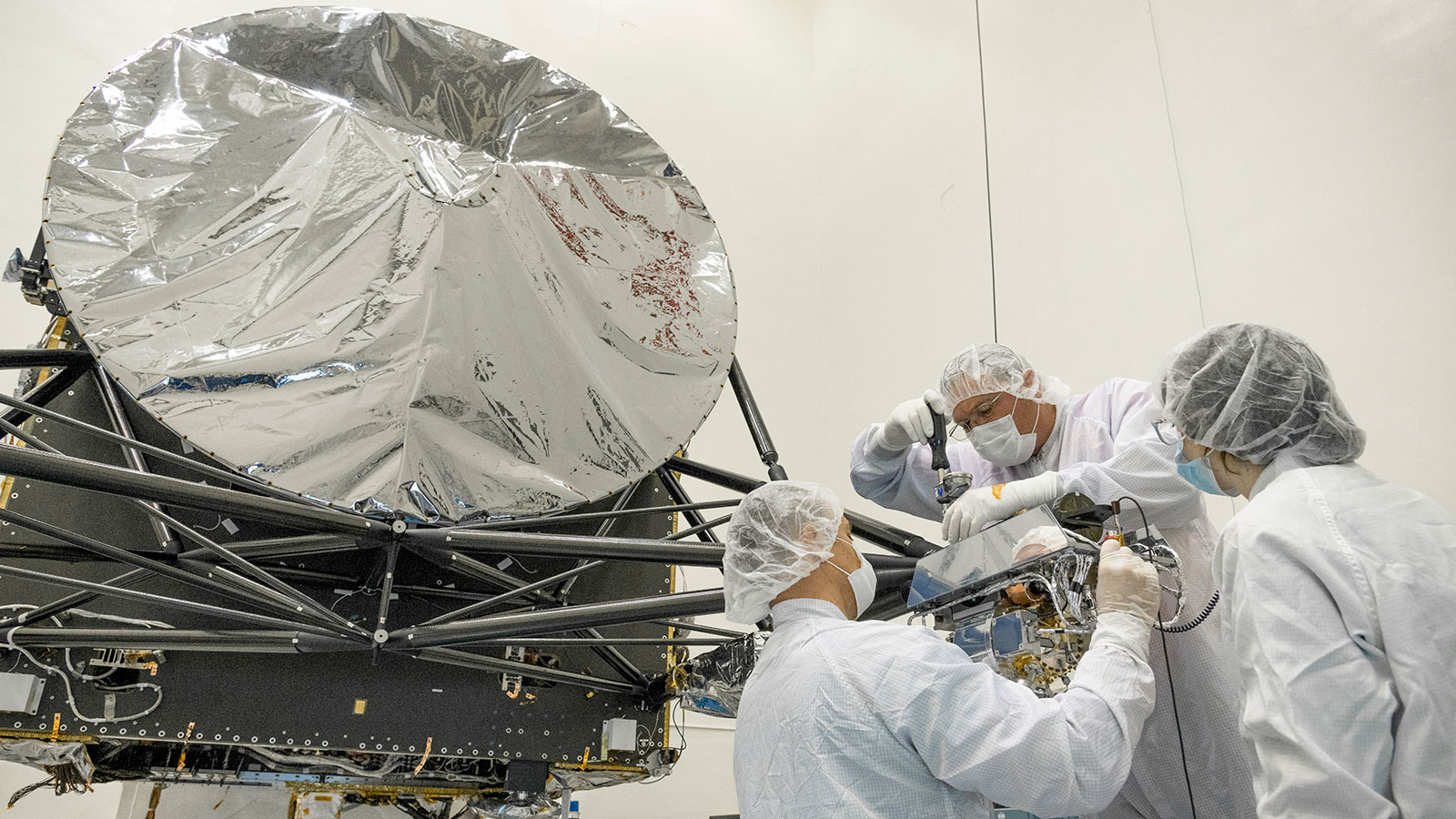 At NASA’s Jet Propulsion Laboratory, engineers integrate a gamma ray and neutron spectrometer into the agency’s Psyche spacecraft. 