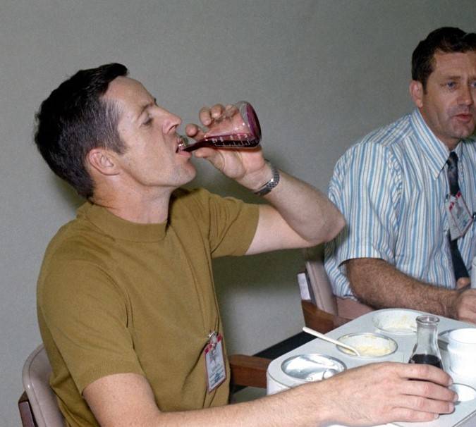 skylab_food_tasting_kerwin_pogue_1971