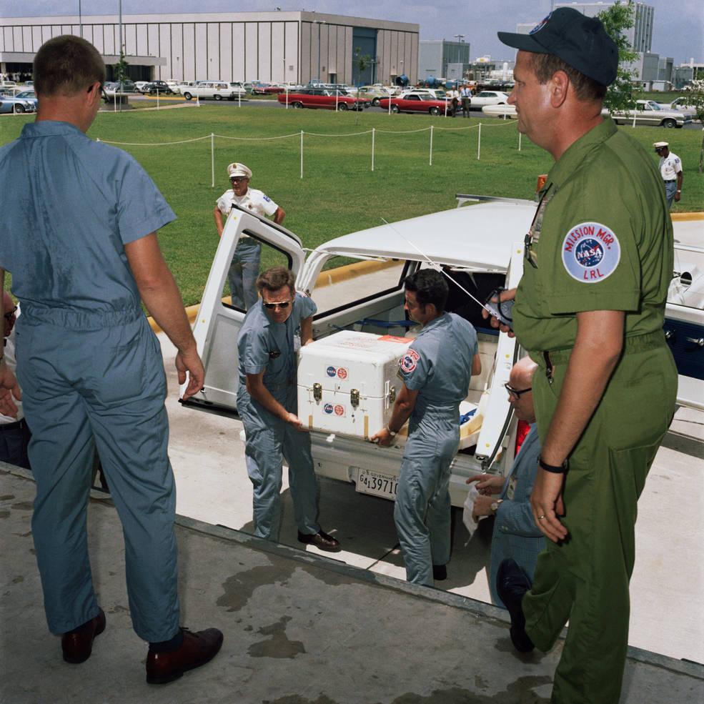 building_on_a_mission_lrl_15_apollo_11_first_moon_rocks_arrive_lrl_jul_25_1969