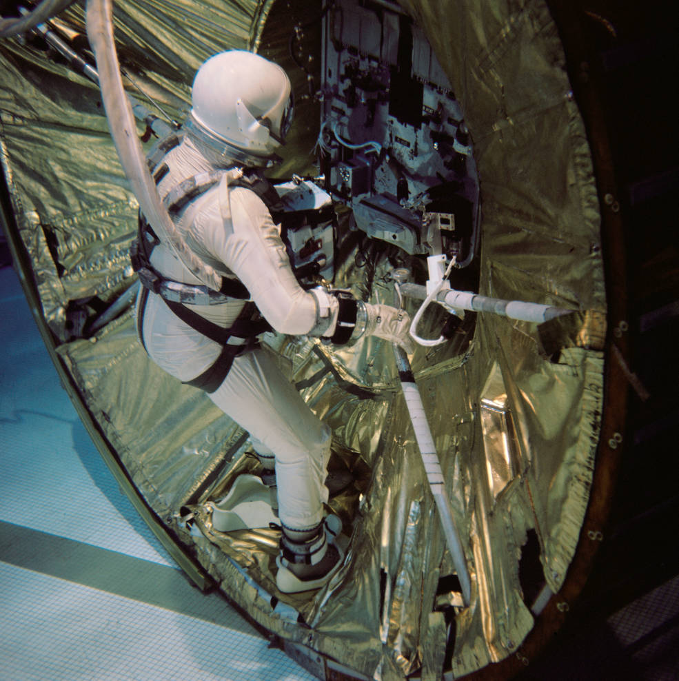 neutral buoyancy laboratory tour gemini_xii_eva_training_era_oct_29_1966