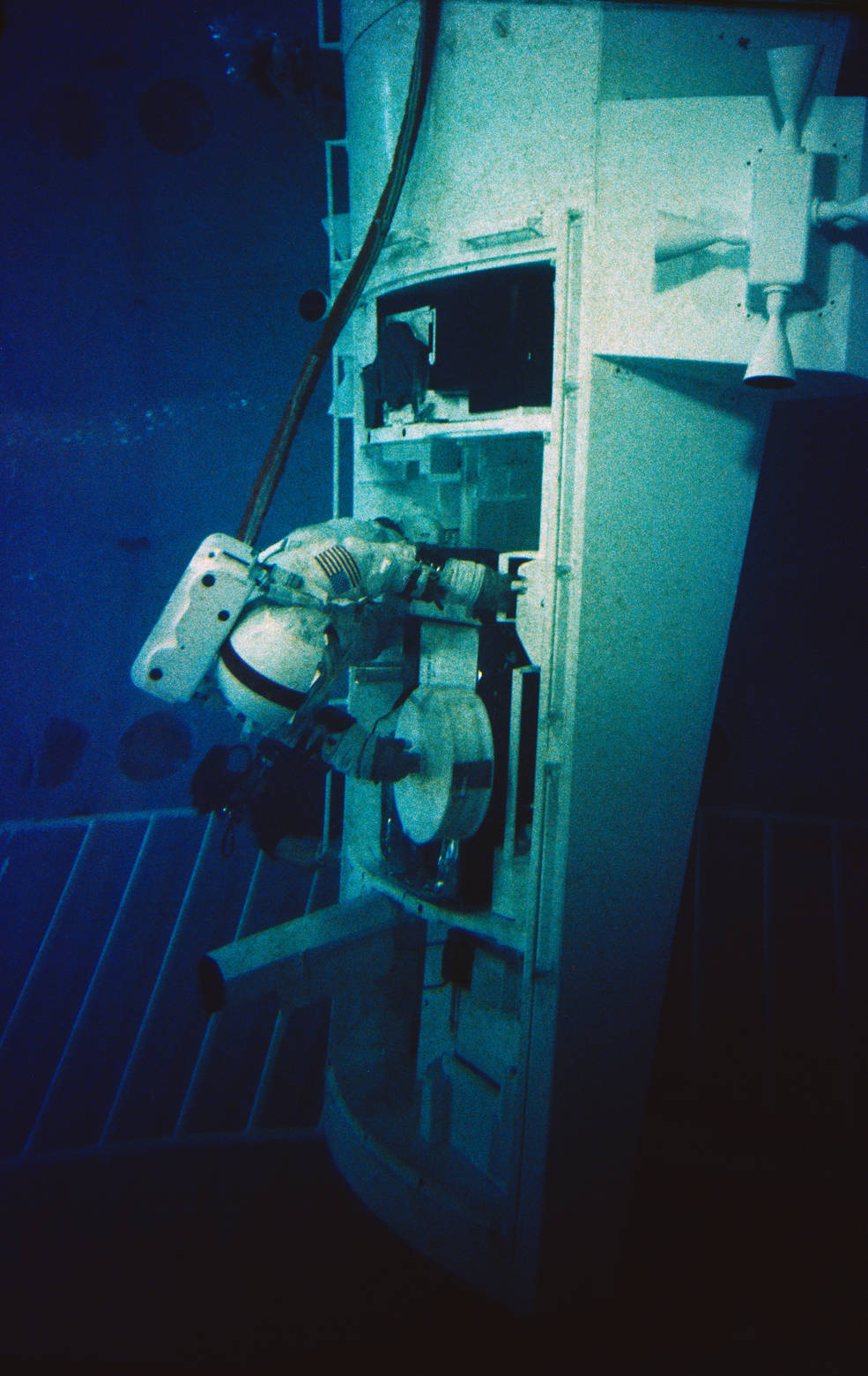 neutral buoyancy laboratory tour wif_bldg_5_apollo_17_evans_oct_5_1972