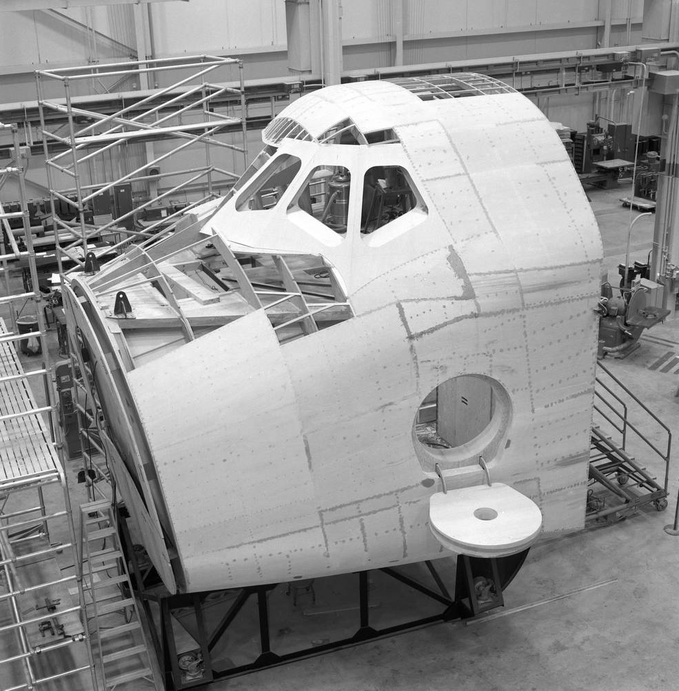 bldg_9_technical_services_division_construction_of_shuttle_crew_cabin_mockup_nov_1_1974
