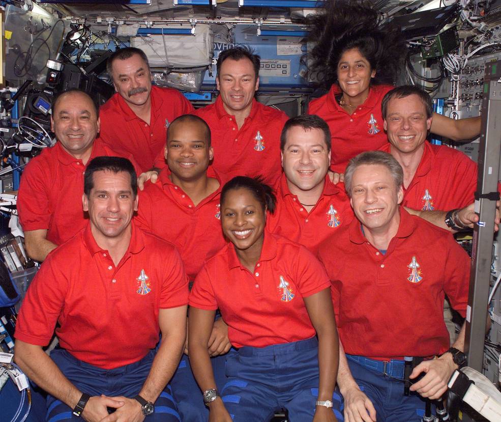 iss20_hhm_la_sts_116_and_exp_14_crews_in_destiny