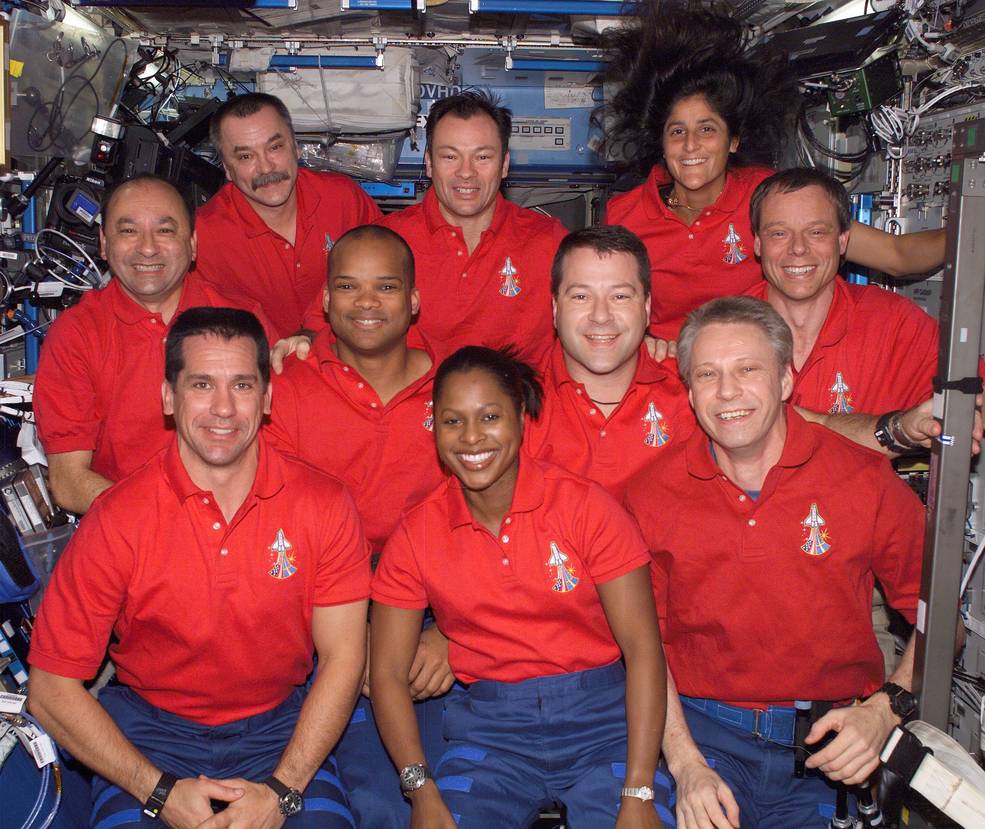 iss20_hhm_la_sts_116_and_exp_14_crews_in_destiny