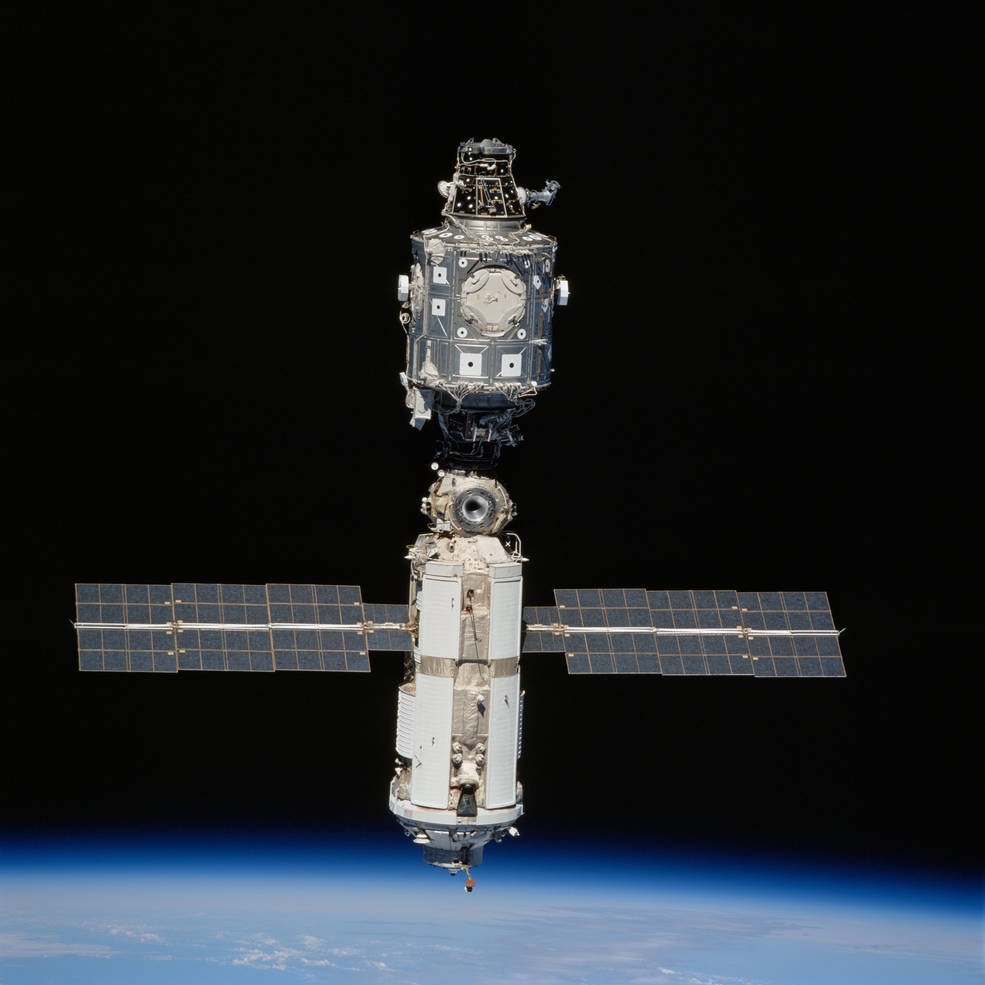 iss20_hhm_ochoa_iss_from_sts_96