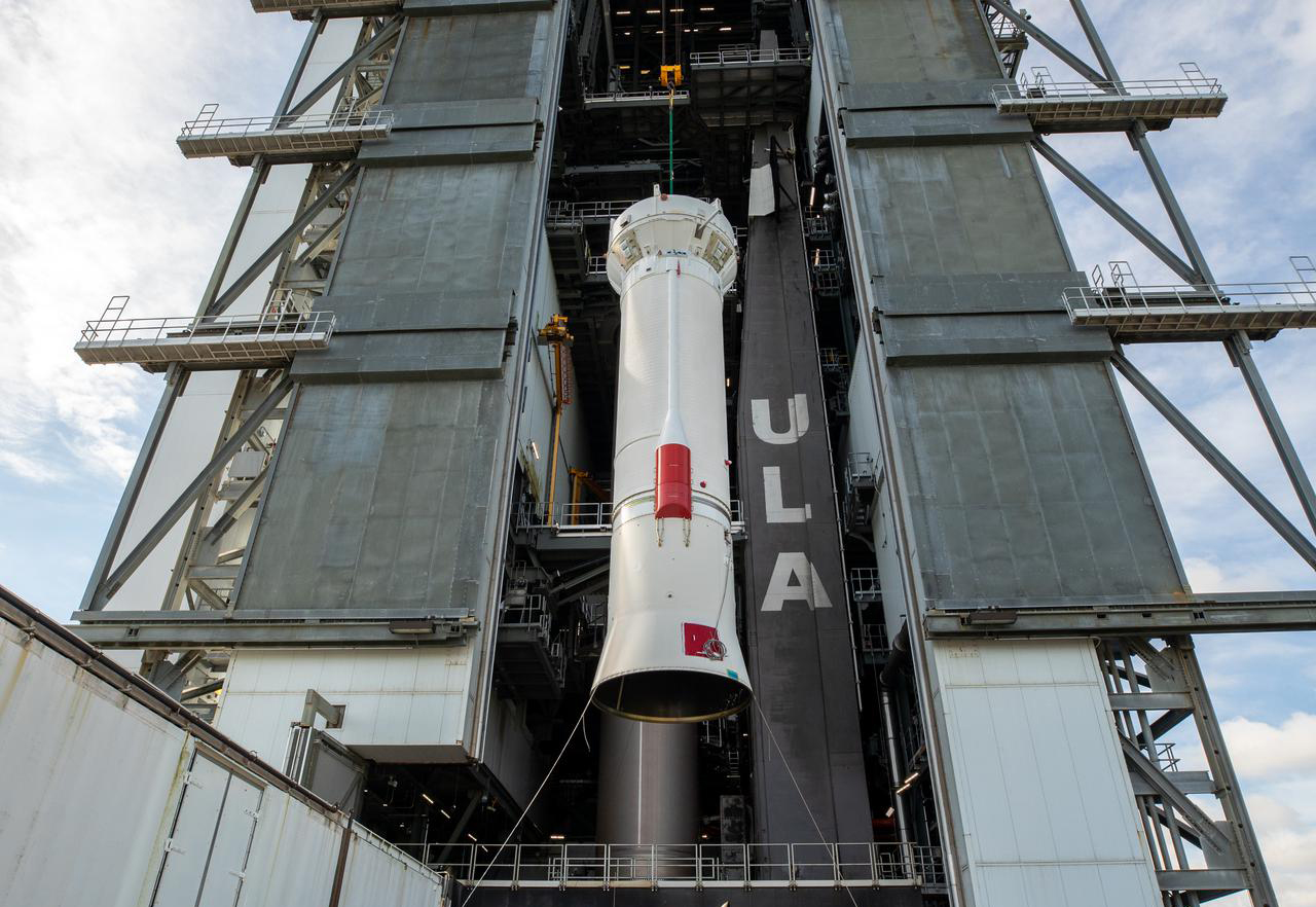 he United Launch Alliance (ULA) Centaur stage for NASA’s Lucy mission is lifted by crane into the Vertical Integration Facility near Space Launch Complex 41 at Cape Canaveral Space Force Station in Florida on Sept. 16, 2021.