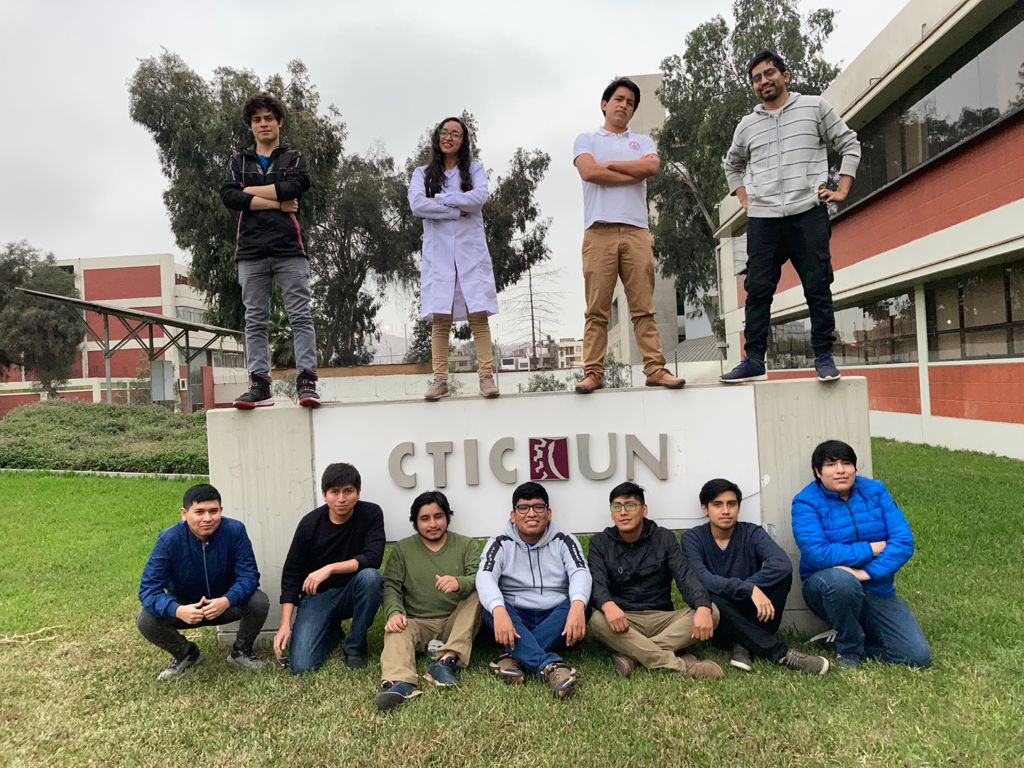 Group photo of the Universidad Nacional de Ingenieria in Lima, Peru