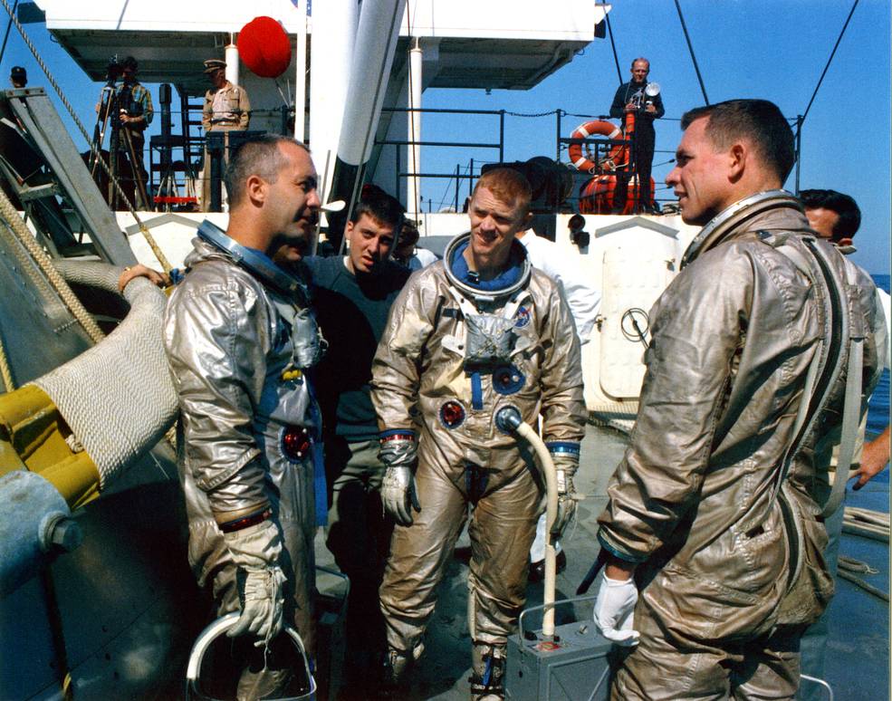 back-up_crew_during_recovery_raining_in_galveston_bay-10.27.66