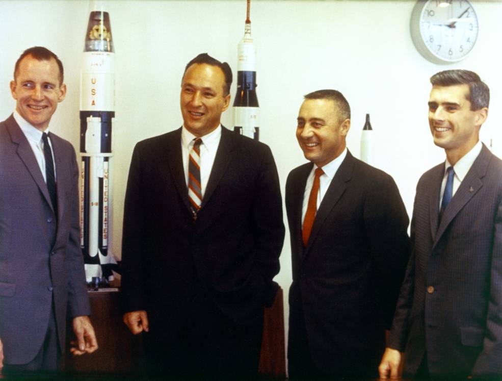 crew_meets_with_lee_james_of_the_saturn_office_at_msfc-4.19.66