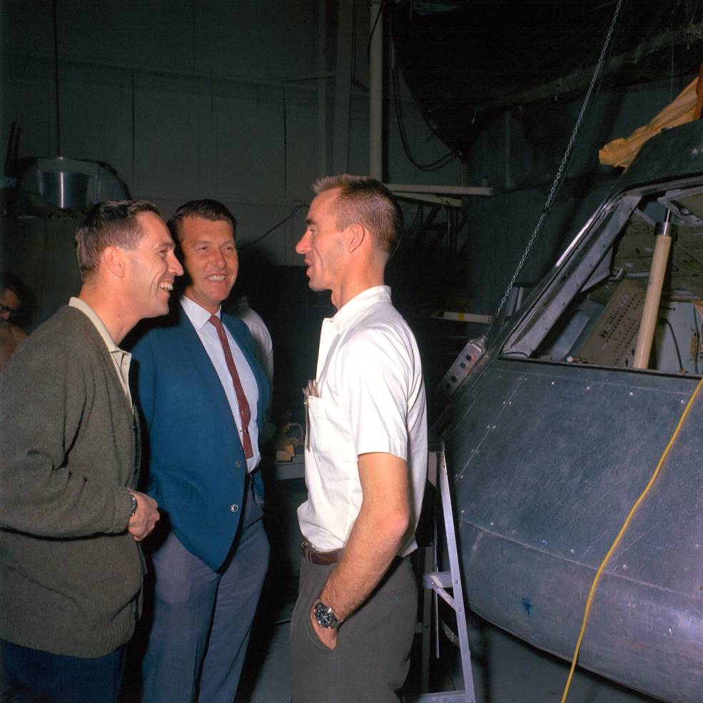 eisele_schirra_and_cunningham_pose_by_cm-12.5.66