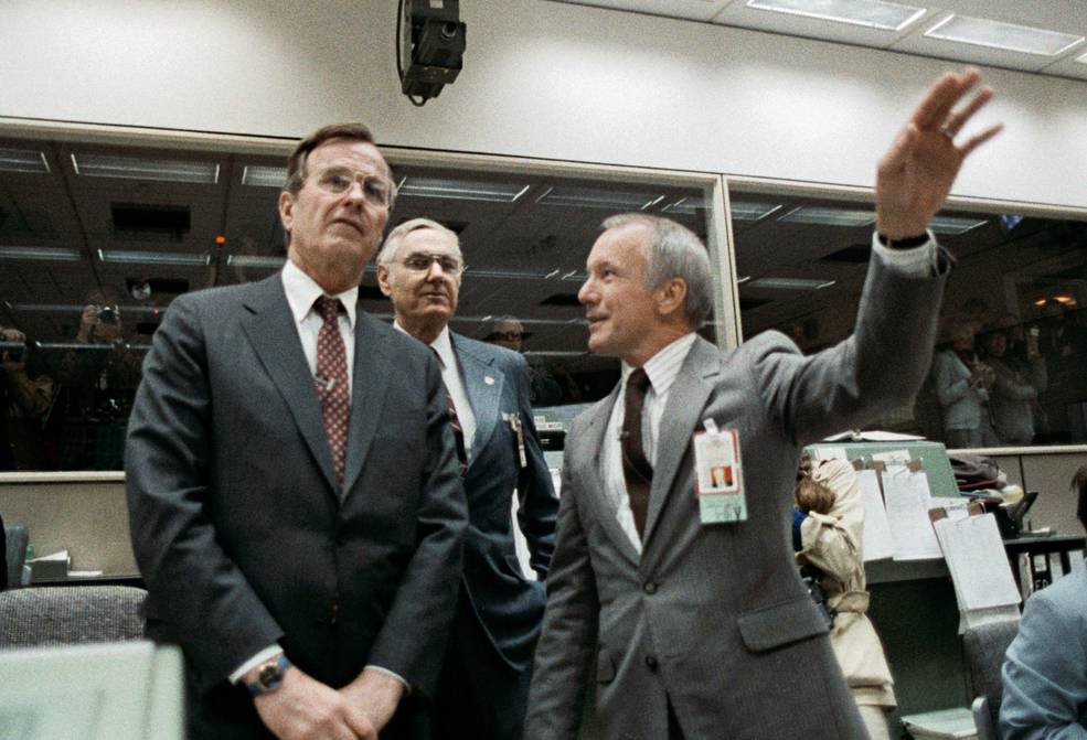 griffin_and_vp_bush_mcc_during_sts_6_apr_8_1983