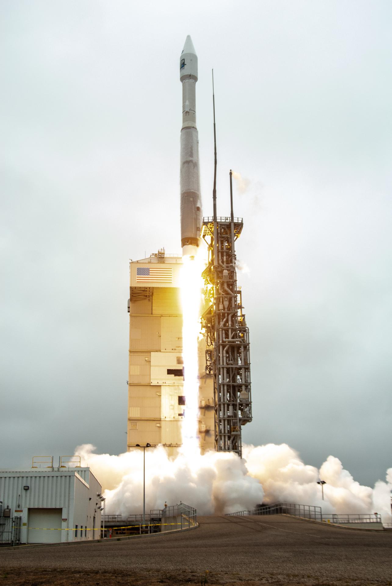 Landsat 9 mission liftoff