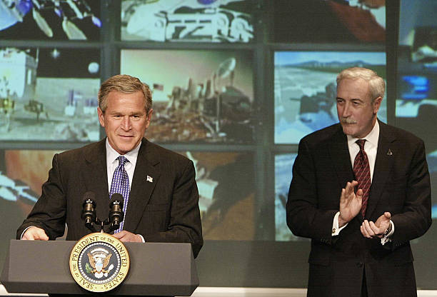 President George W. Bush announces his new Vision for Space Exploration, along with NASA Administrator Sean O'Keefe, at NASA Headquarters, January 14, 2004.  