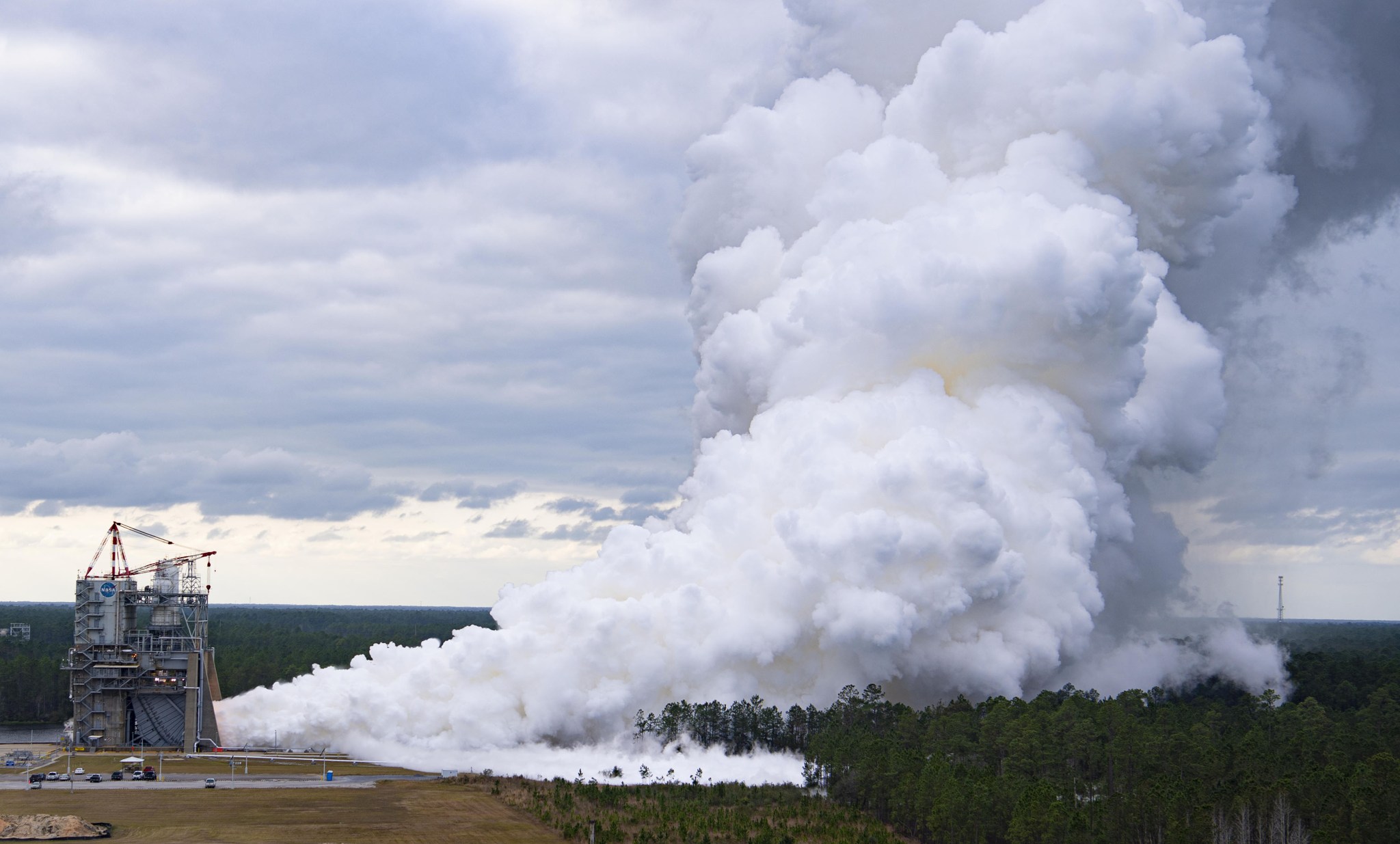 hot fire test of RS-25 developmental engine No. 0525 on the Fred Haise Test Stand