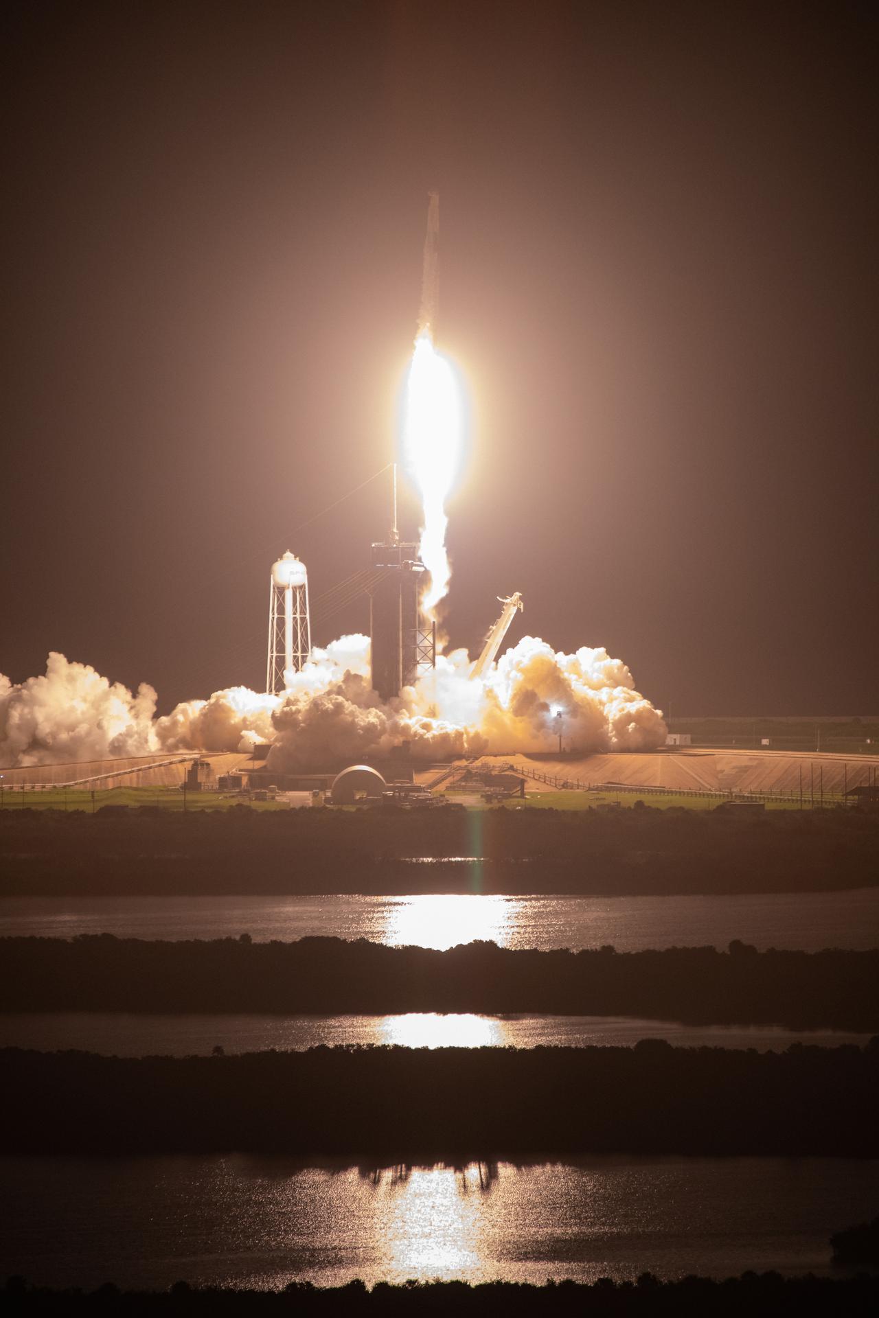 Launch of the SpaceX CRS-23 mission