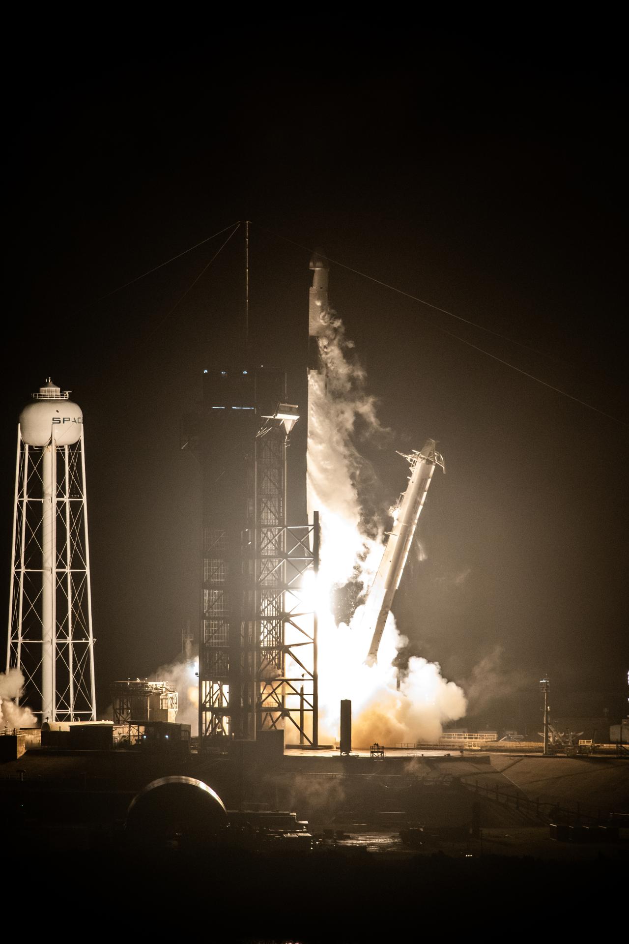 SpaceX CRS-24 launches
