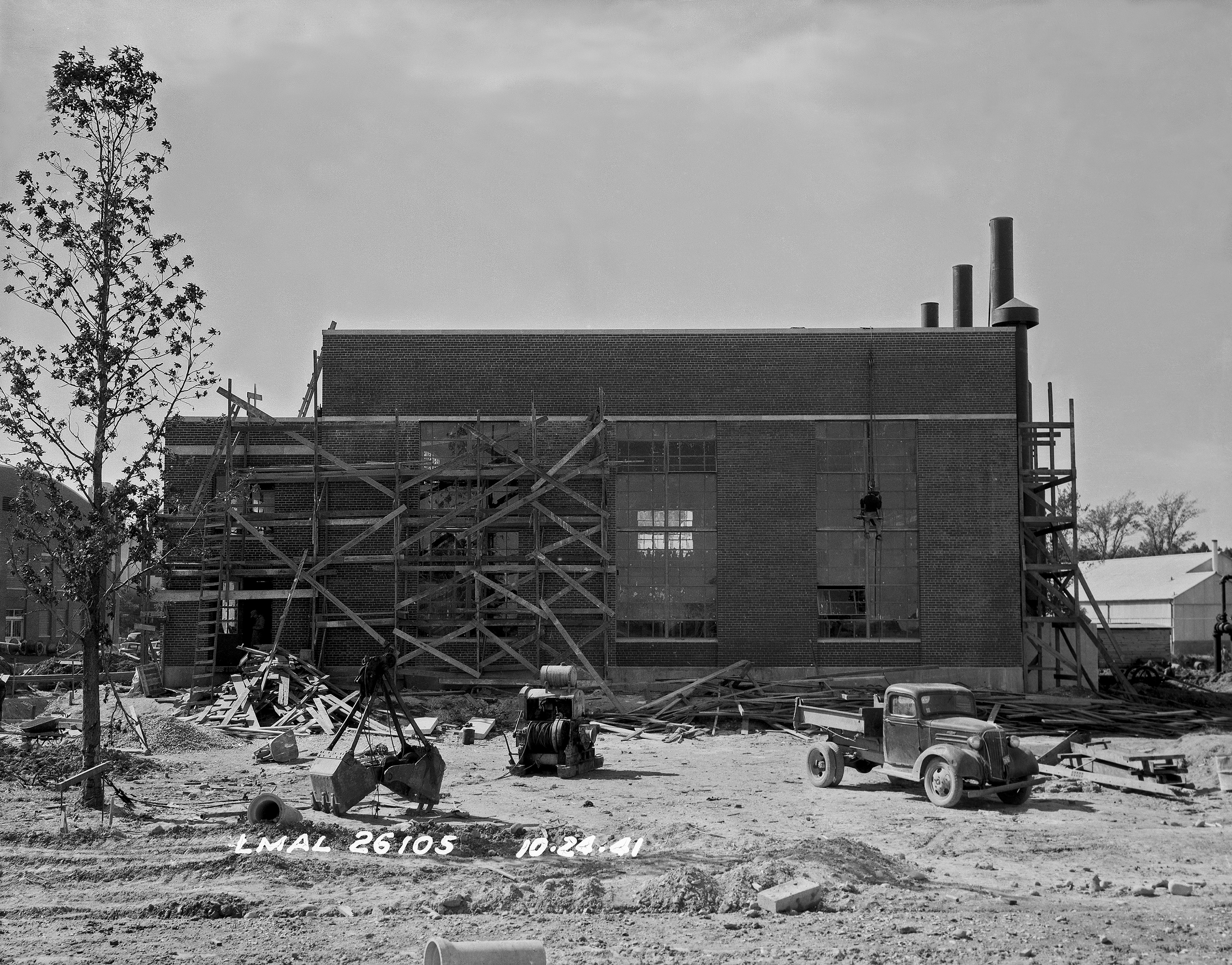 Part of the collection of photos showing construction progress of the electric generating plant, Building 1152, on Nov. 15, 1941. 