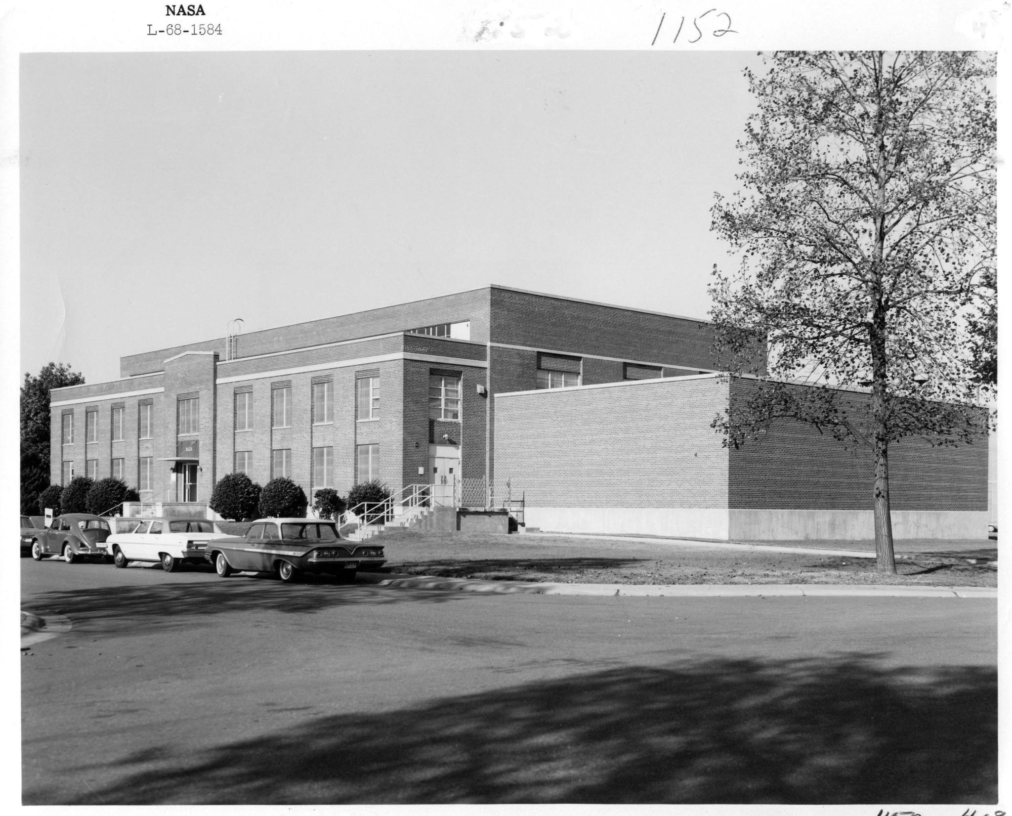 Exterior of Building 1152 in 1968. 